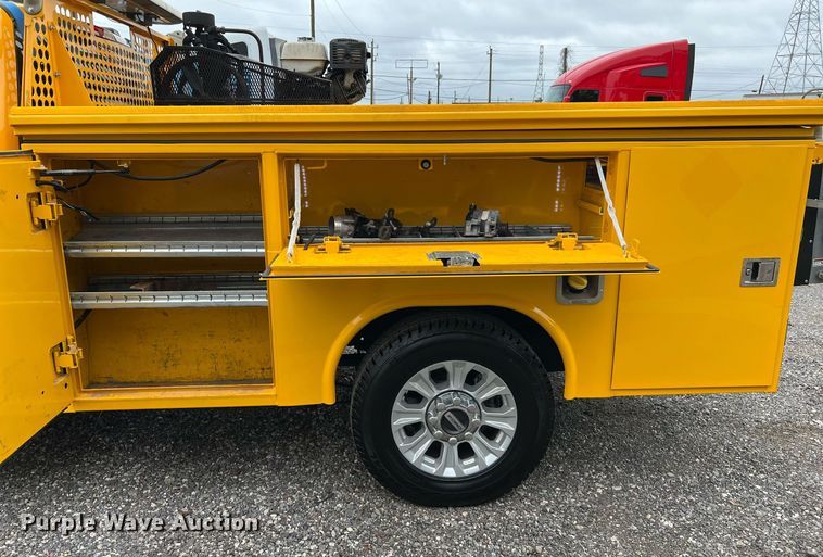 image for item DQ2308 2020 Ford F350 Super Duty  utility bed pickup