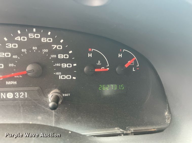 image for item DQ4114 2006 Ford E350 Super Duty  shuttle bus