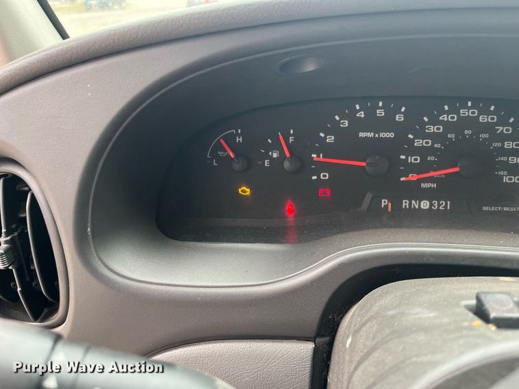 image for item DQ4114 2006 Ford E350 Super Duty  shuttle bus