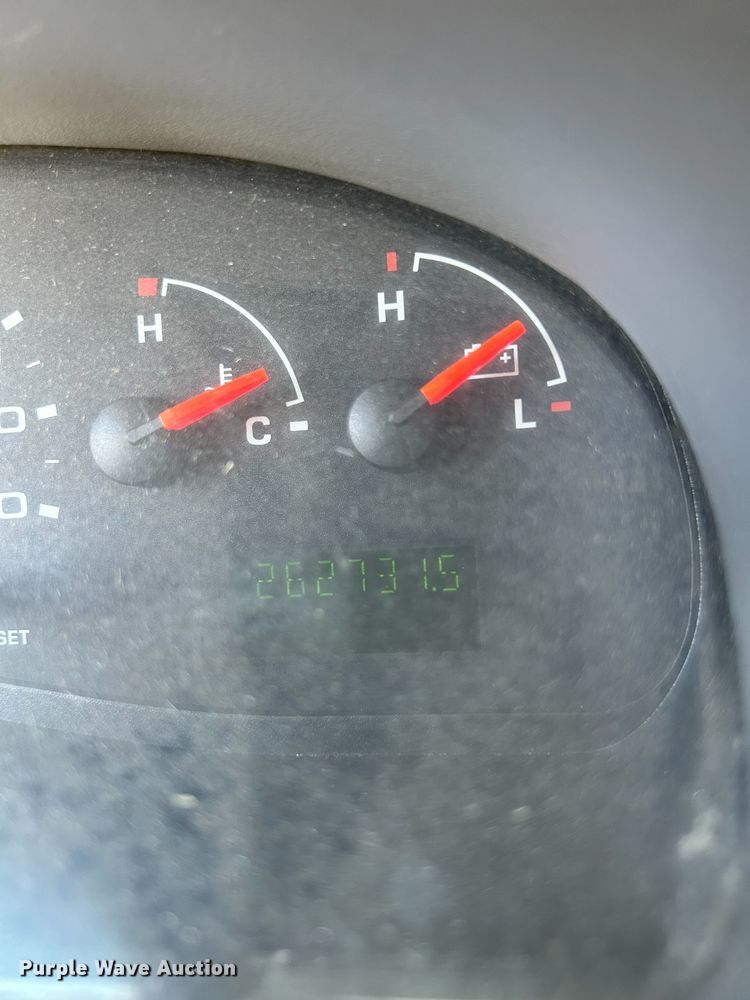 image for item DQ4114 2006 Ford E350 Super Duty  shuttle bus