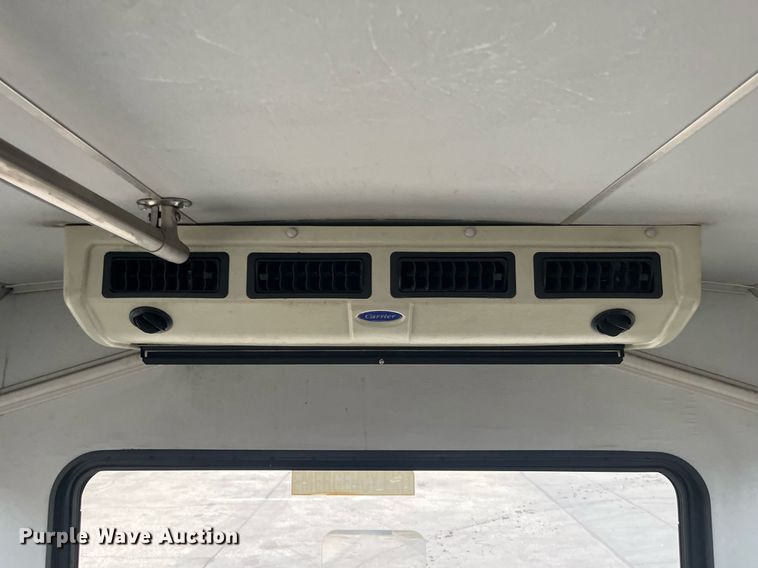 image for item DQ4114 2006 Ford E350 Super Duty  shuttle bus