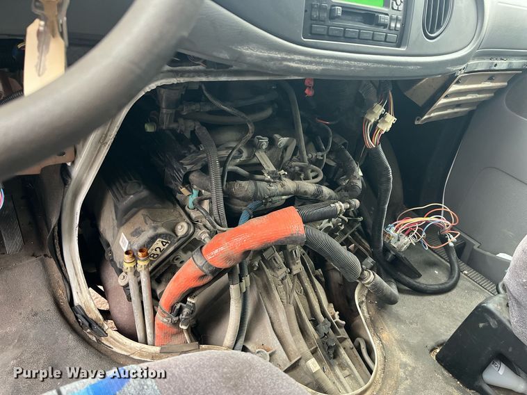 image for item DQ4114 2006 Ford E350 Super Duty  shuttle bus