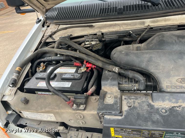 image for item DQ4114 2006 Ford E350 Super Duty  shuttle bus