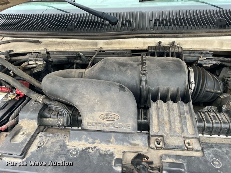 image for item DQ4114 2006 Ford E350 Super Duty  shuttle bus