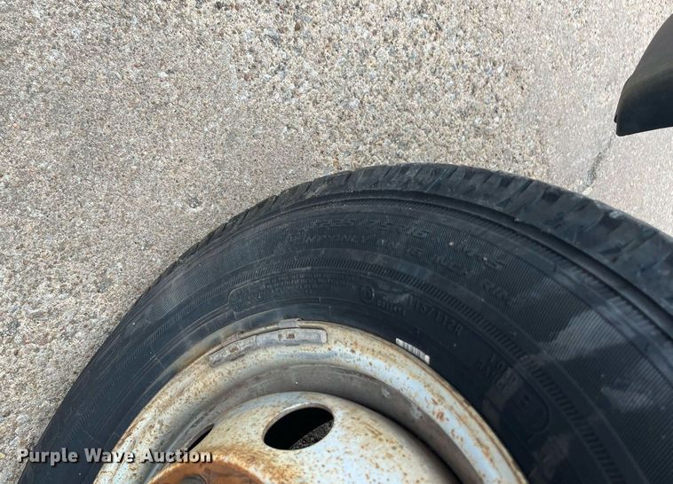 image for item DQ4114 2006 Ford E350 Super Duty  shuttle bus