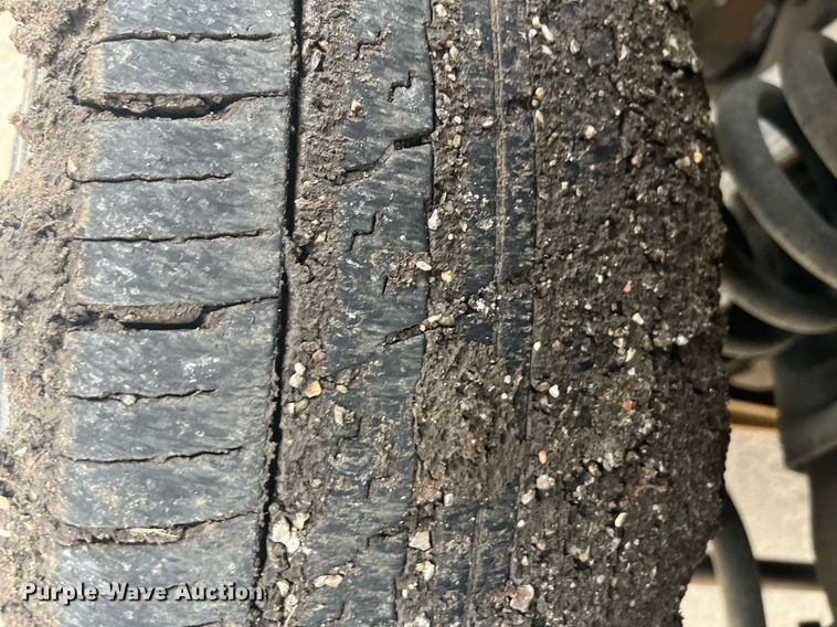 image for item DQ4114 2006 Ford E350 Super Duty  shuttle bus