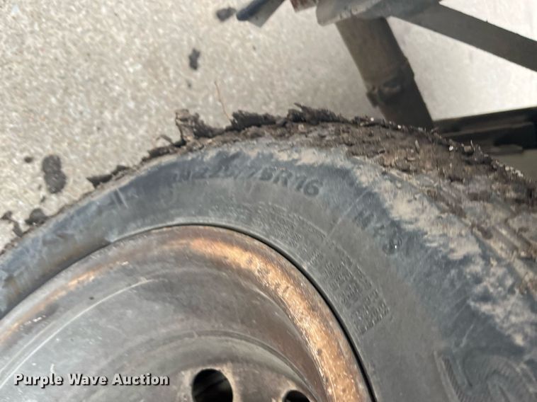 image for item DQ4114 2006 Ford E350 Super Duty  shuttle bus