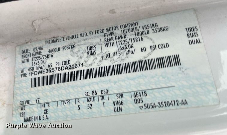 image for item DQ4114 2006 Ford E350 Super Duty  shuttle bus