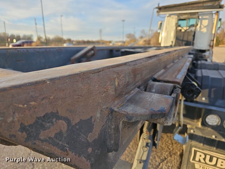 image for item DR5891 2016 Western Star 4700SB  roll-off container truck