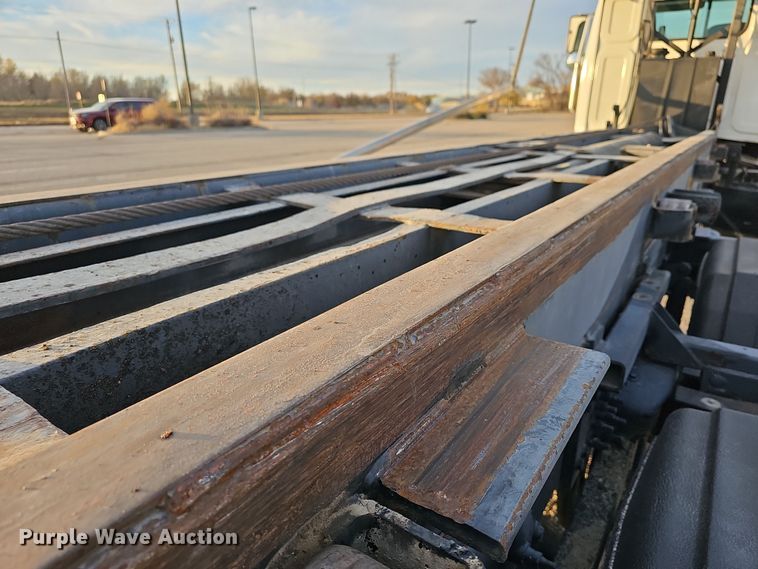 image for item DR5891 2016 Western Star 4700SB  roll-off container truck