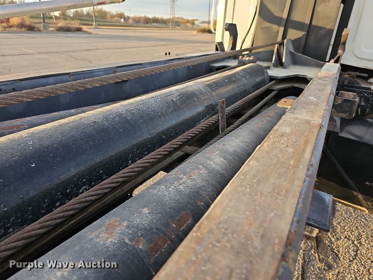 image for item DR5891 2016 Western Star 4700SB  roll-off container truck