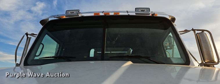 image for item DR5891 2016 Western Star 4700SB  roll-off container truck