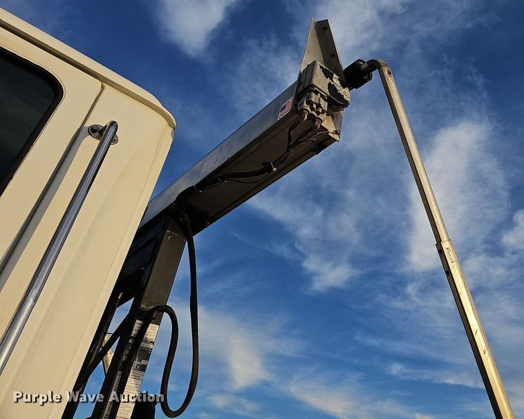 image for item DR5891 2016 Western Star 4700SB  roll-off container truck