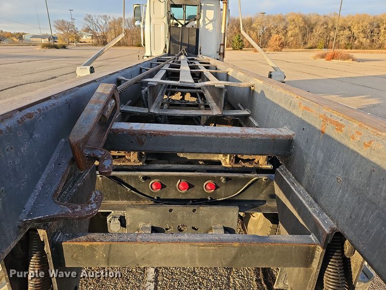 image for item DR5891 2016 Western Star 4700SB  roll-off container truck