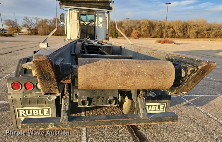 image for item DR5891 2016 Western Star 4700SB  roll-off container truck