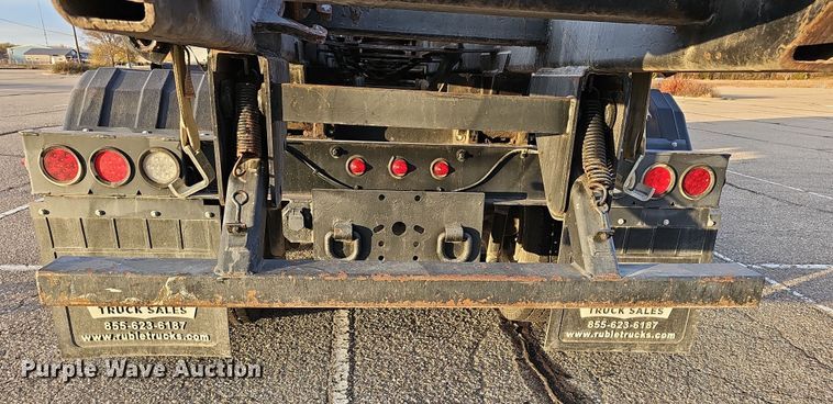 image for item DR5891 2016 Western Star 4700SB  roll-off container truck