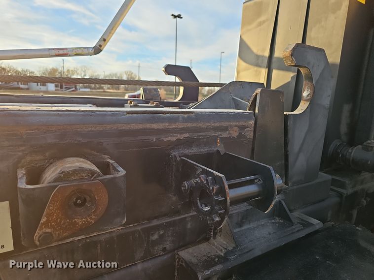 image for item DR5891 2016 Western Star 4700SB  roll-off container truck