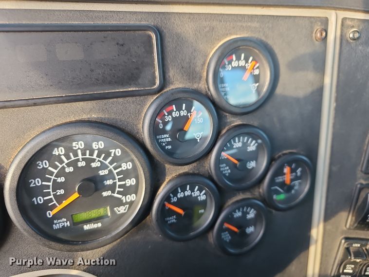 image for item DR5891 2016 Western Star 4700SB  roll-off container truck