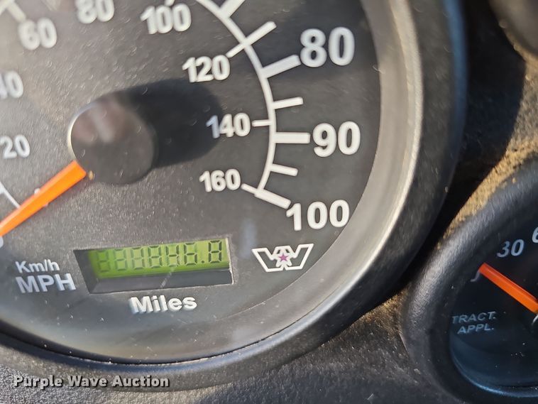 image for item DR5891 2016 Western Star 4700SB  roll-off container truck