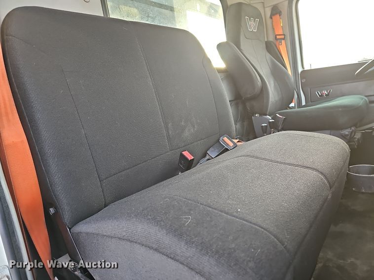 image for item DR5891 2016 Western Star 4700SB  roll-off container truck