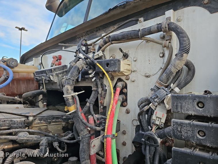 image for item DR5891 2016 Western Star 4700SB  roll-off container truck