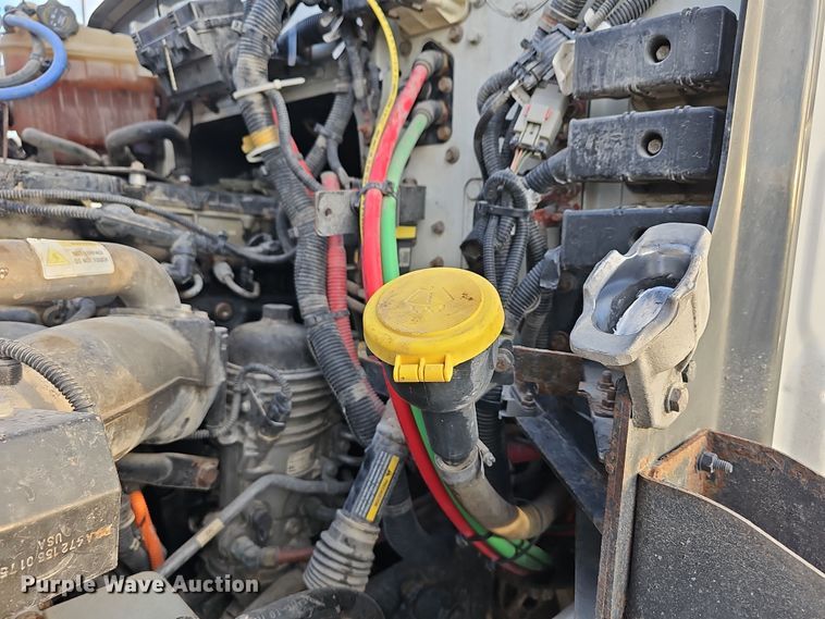 image for item DR5891 2016 Western Star 4700SB  roll-off container truck