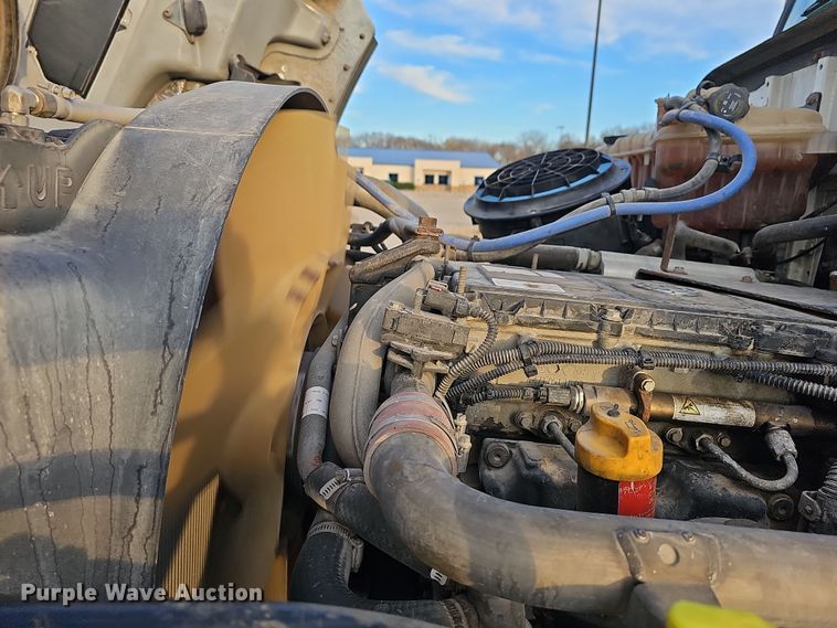 image for item DR5891 2016 Western Star 4700SB  roll-off container truck