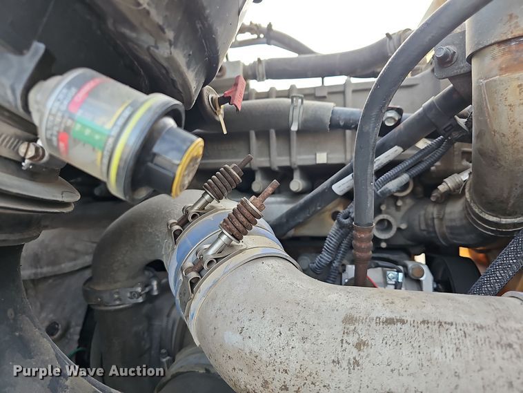 image for item DR5891 2016 Western Star 4700SB  roll-off container truck