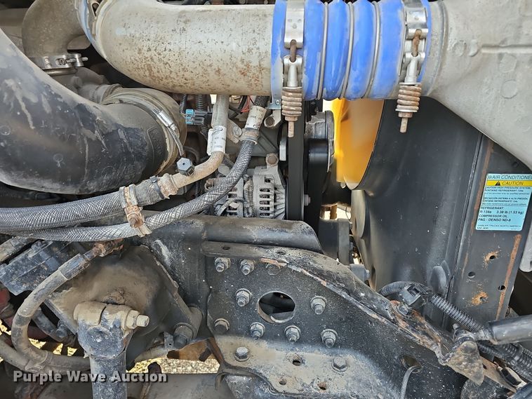 image for item DR5891 2016 Western Star 4700SB  roll-off container truck