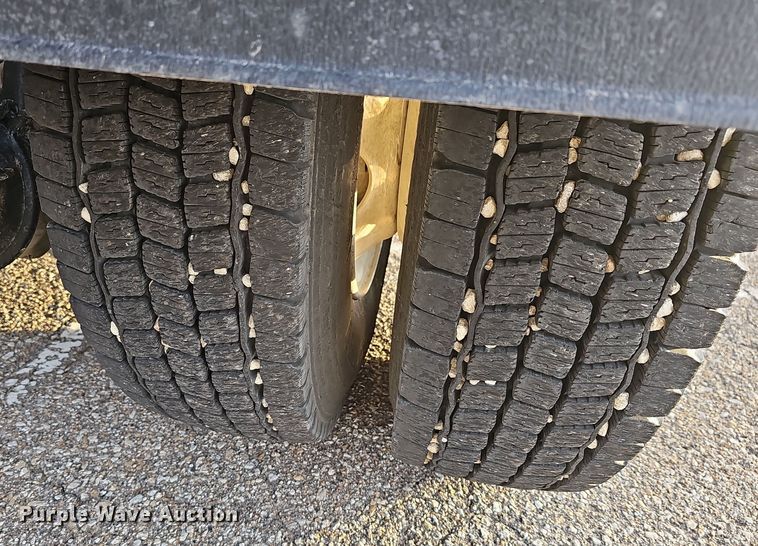 image for item DR5891 2016 Western Star 4700SB  roll-off container truck