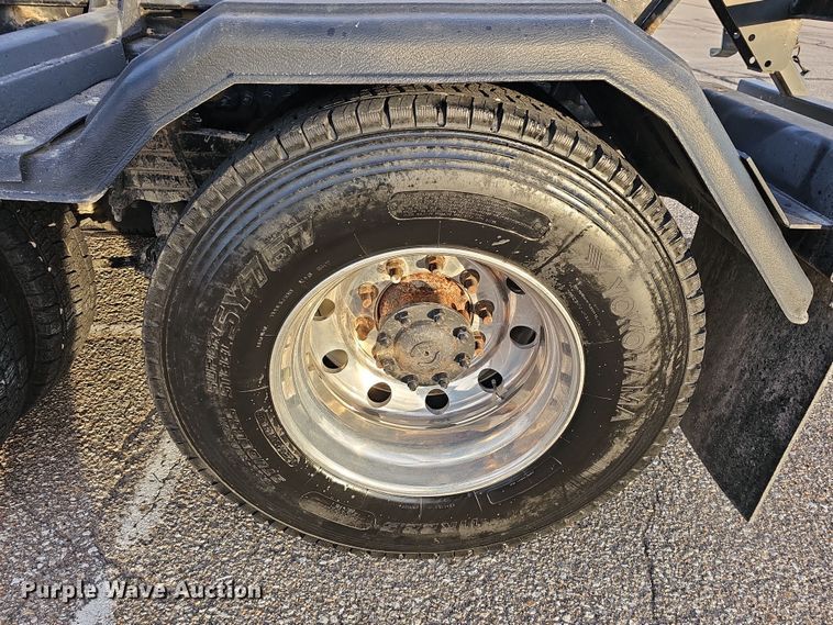 image for item DR5891 2016 Western Star 4700SB  roll-off container truck