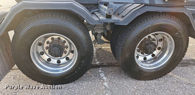 image for item DR5891 2016 Western Star 4700SB  roll-off container truck