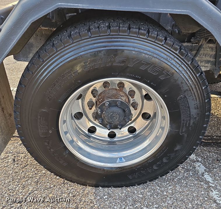 image for item DR5891 2016 Western Star 4700SB  roll-off container truck