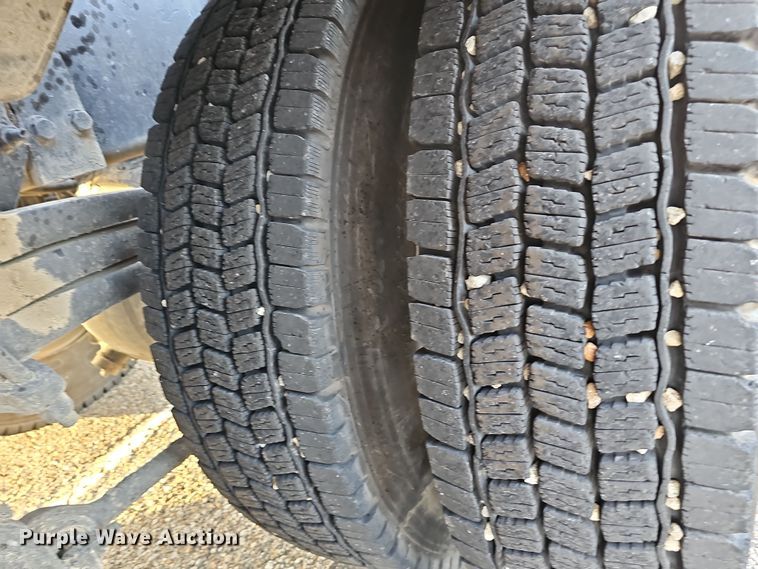 image for item DR5891 2016 Western Star 4700SB  roll-off container truck