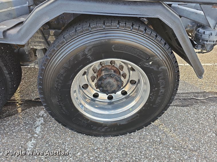 image for item DR5891 2016 Western Star 4700SB  roll-off container truck