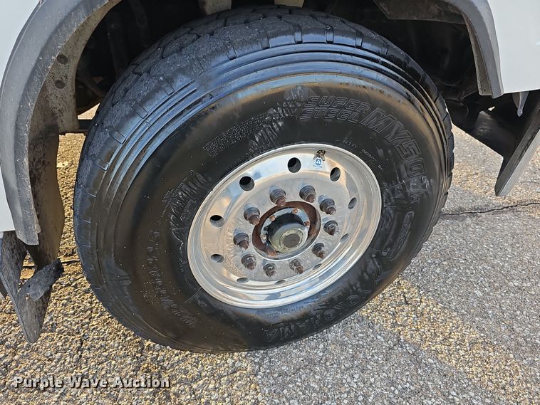 image for item DR5891 2016 Western Star 4700SB  roll-off container truck