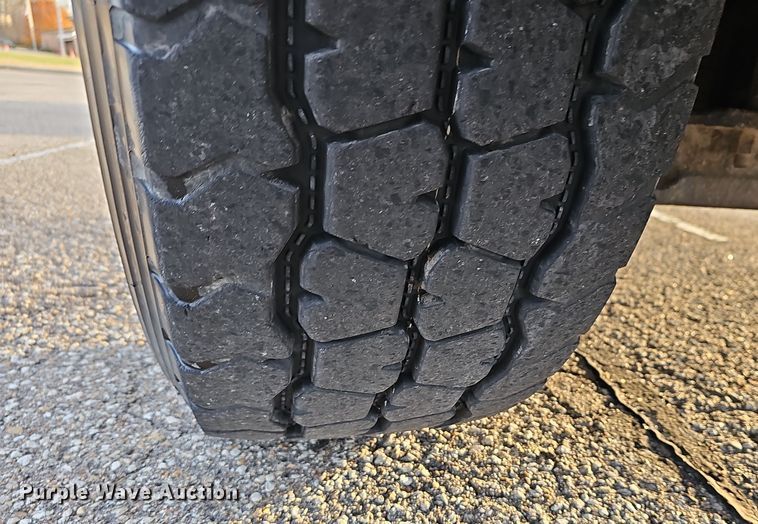 image for item DR5891 2016 Western Star 4700SB  roll-off container truck