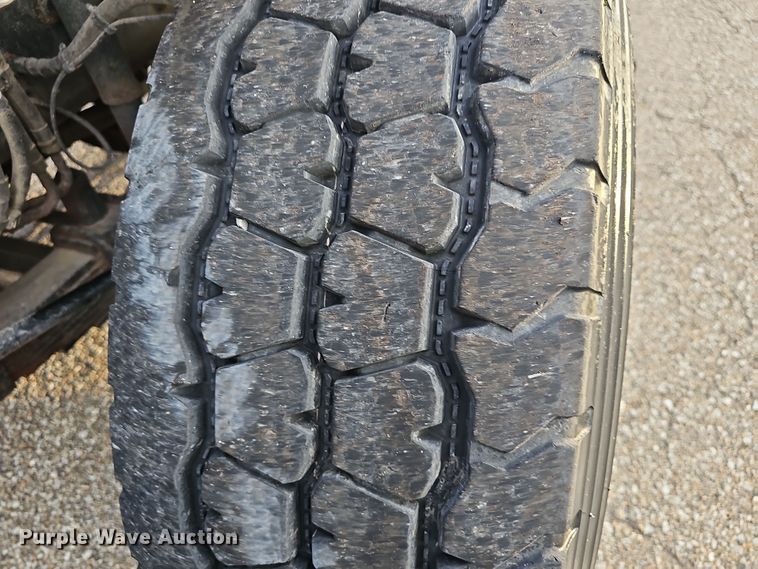 image for item DR5891 2016 Western Star 4700SB  roll-off container truck