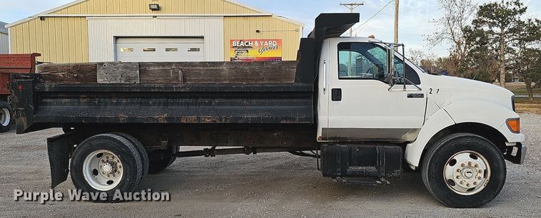 image for item DS5690 2003 Ford F650 Super Duty XLT  dump truck