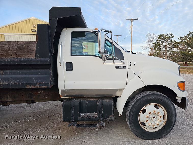 image for item DS5690 2003 Ford F650 Super Duty XLT  dump truck