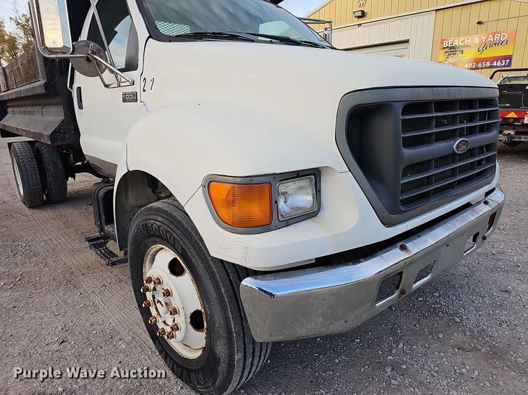 image for item DS5690 2003 Ford F650 Super Duty XLT  dump truck