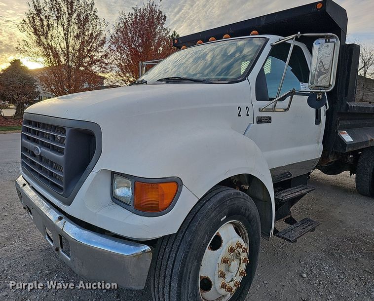 image for item DS5690 2003 Ford F650 Super Duty XLT  dump truck