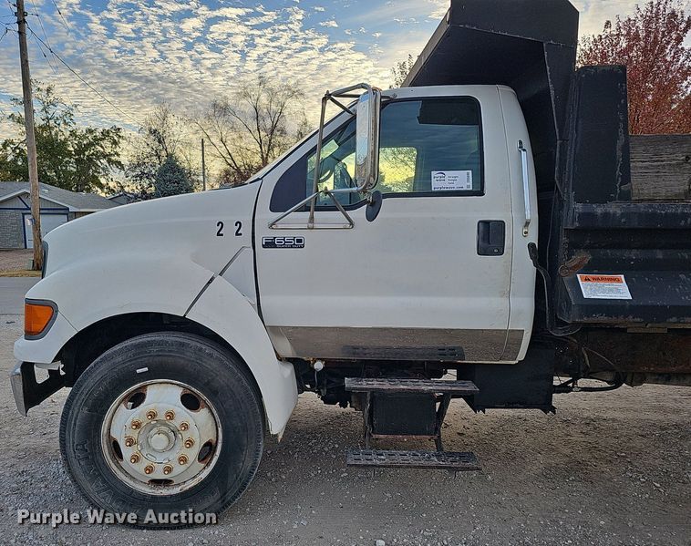 image for item DS5690 2003 Ford F650 Super Duty XLT  dump truck