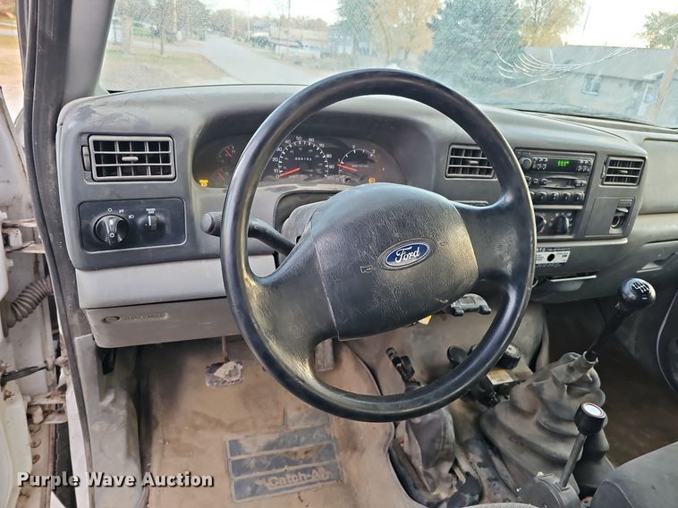 image for item DS5690 2003 Ford F650 Super Duty XLT  dump truck