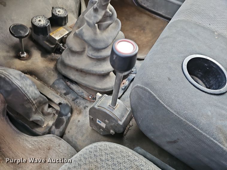 image for item DS5690 2003 Ford F650 Super Duty XLT  dump truck