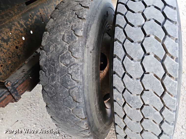 image for item DS5690 2003 Ford F650 Super Duty XLT  dump truck