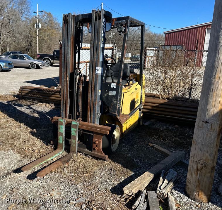 image for item DW2926 Yale  forklift