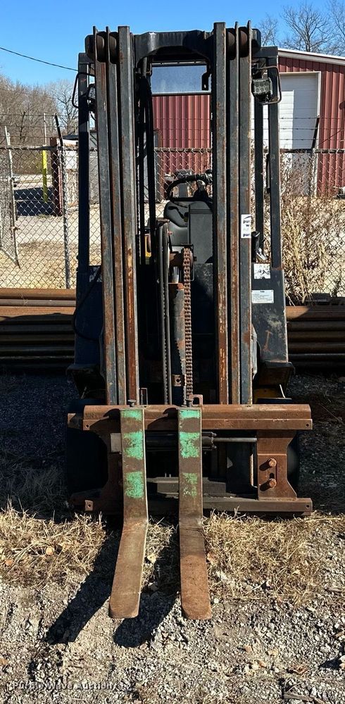 image for item DW2926 Yale  forklift