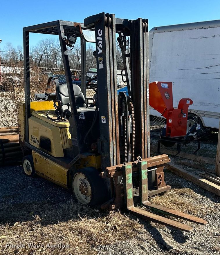 image for item DW2926 Yale  forklift