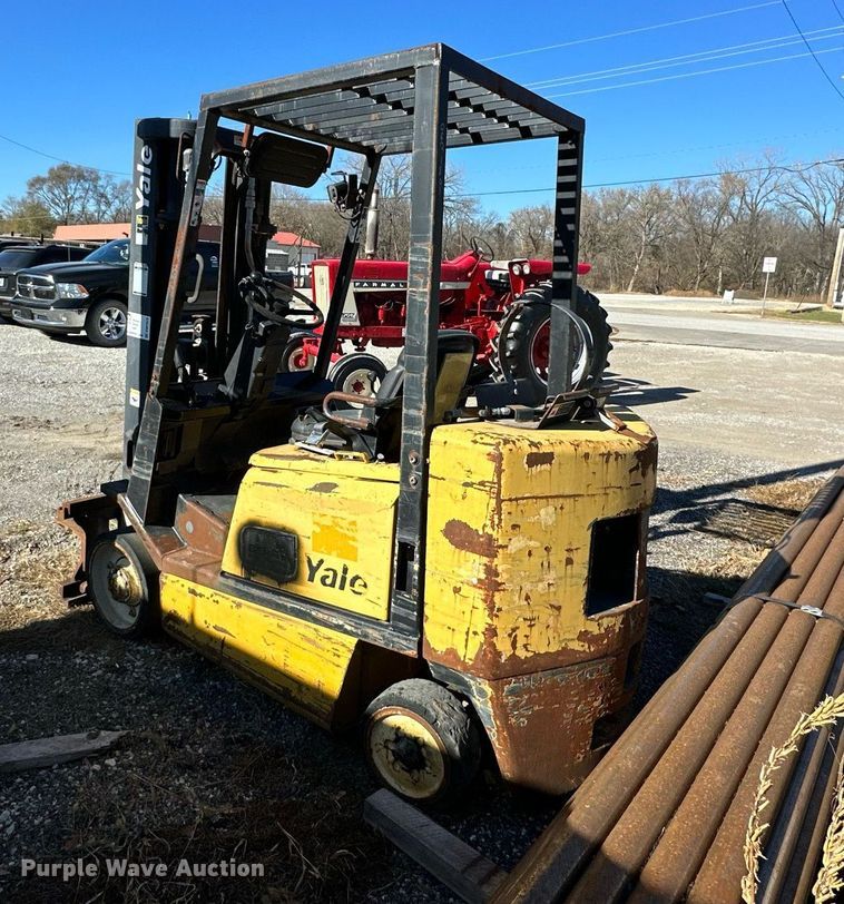 image for item DW2926 Yale  forklift